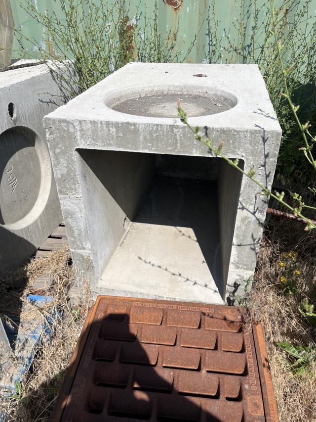 Used equipment sales catch basin 22 inch x 26 inch x 29 inch d w grate in Eastern Oregon